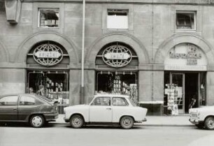 Dresden-Altstadt, Kreuzstraße 4. Buchhandlung "Das Internationale Buch" im Rathausflügel (Wiederaufbau 1948-1952)
