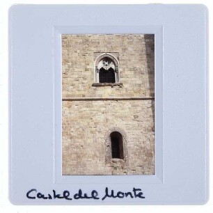 Andria, Castel del Monte : Detail Fenster