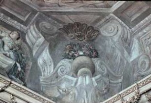 Scheinarchitektur, Medaillons mit den Taten des Herkules und vier alleegorische Sitzfiguren
