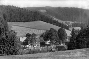 Hammerschänke und Herrenhaus : hinten re.: das Werkel von Oberschmiedeberg