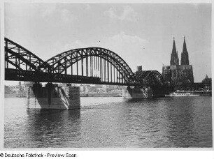 Köln, Hohenzollernbrücke