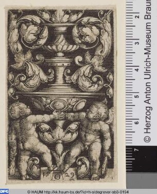 Vase mit zwei stehenden Putten und Blattwerk, Hochfüllung