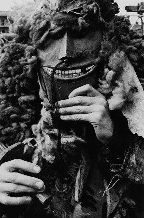 Buso-Maske, Teil der traditionellen Verkleidung beim Karnevalsumzug (Busójaras)