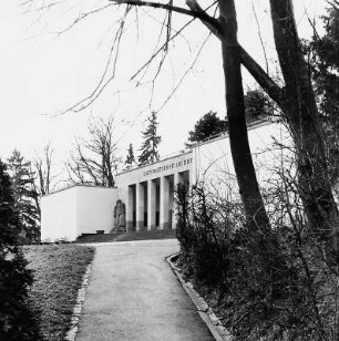 Parkanlage und Gedenkstätte auf dem ehem. Löffler''schen Weinberg; Bad Nauheim, Höhenweg