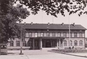 Prenzlau, Bahnhof : Prenzlau, Bahnhof. Empfangsgebäude (1863), Stadtseite
