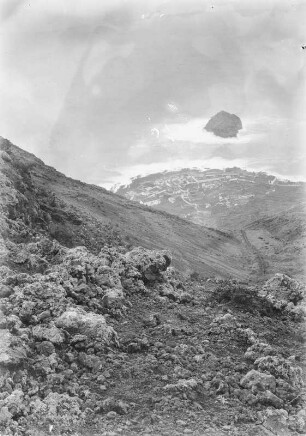 Garachico : Blick von einer steilen Anhöhe auf Garachico und den Atlantik
