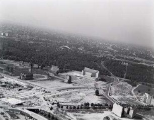 Luftaufnahme, Blick von Süden auf das Kulturforum mit der Philharmonie. Berlin-Tiergarten, Potsdamer Straße