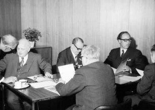 Freiburg: Katholische Akademie, Landtagsfraktionen, Landesbischof Heidland, Karlsruhe; Landtagspräsident Camill Wurz; Ganzenmüller CDU; Schmidt-Brücken FDP; Justizminister Dr. Schieler, Freiburg; Minister Dr. Böhringer