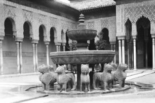 Granada, Alhambra. Löwenbrunnen im Löwenhof