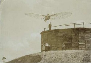 Fotografie eines Flugversuchs Otto Lilienthals