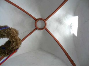 Stadtkirche - Kirchturm Eingangshalle-Decke mit Kreuzrippengewölbe