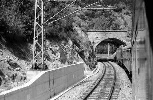 Nussbach; Hornberg: aus dem Zug: Schwarzwaldbahnstrecke zwischen Nussbach und Hornberg [3. Glasträger Tunnel]