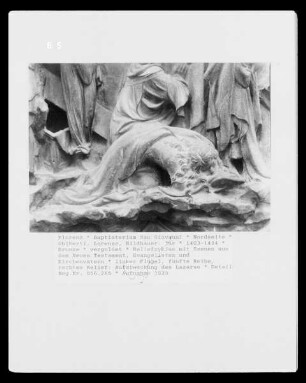 Tür — Reliefzyklus mit Szenen aus dem Neuen Testament, Evangelisten und Kirchenvätern — linker Flügel, fünfte Reihe, rechtes Relief: Auferweckung des Lazarus