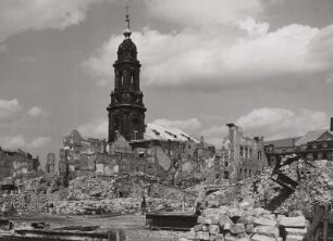 Dresden. Blick von den Trümmern der Seestraße zur Kreuzkirche