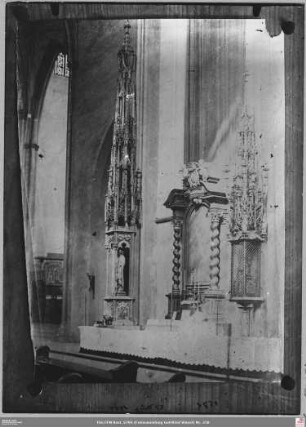 Dom: spätgotische Sakramentshäuschen und Barockaltar im südlichen Chorhaus