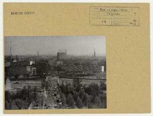 Blick von der Siegessäule im Tiergarten. Berlin, Tiergarten, Großer Stern/Hofjägerallee/Klingelhöferstraße/Einemstraße/Lützowplatz