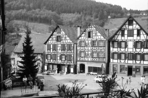 Schiltach: Marktplatz mit Fachwerkhäusern, von oben