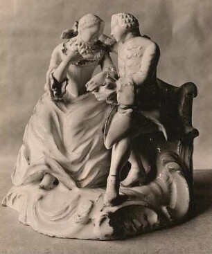Liebespaar : Liebespaar. Fayence (weiß), Höhe 16,9 cm. süddeutsch, M. 18. Jh. Dresden: Staatliche Kunstsammlungen Dresden (SKD), Kunstgewerbemuseum