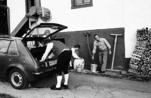 Dachsberg-Wolpadingen: Verladen von frischem Apfelsaft