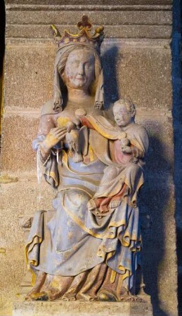 Frankreich. Basse Normandie. Manche. Montfarville. Kirche 16 Jahrhundert. Innen. Marienstatue 14 Jahrhundert