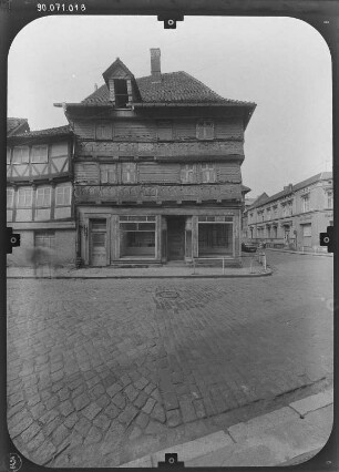 Osterwieck, Neukirchenstraße. Wohnhaus mit Laden. Straßenfront