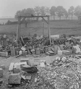 Platten auf dem Lagerplatz : Technikgeschichte | Technologie | Steinbruch und Steinbearbeitung | W. Netzsch, Granit und Syenit-Werke Selb i. B.