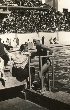 Berlin-Friedrichshain. Schwimmstadion. Sowjetische Meisterspringerin