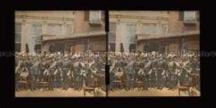 Herzog Alfred von Sachsen-Coburg-Gotha umgeben von Militär und Adel