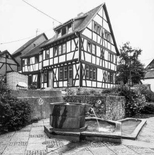 Fachwerkwohnhaus; Seligenstadt, Kleine Maingasse 13
