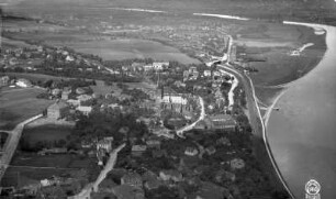 Dresden-Briesnitz. Blick auf die Dorfkirche von Südosten. Luftbild-Schrägaufnahme von Südosten