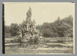 Schloß Parkbrunnen in Ansbach : Brunnen. Stein (1701/1800). Ansbach, Hofgarten