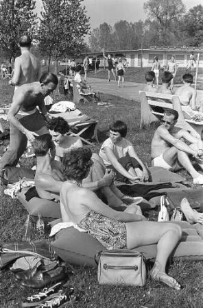 Beginn der Freibadsaison in Rappenwört bei 25,6 Grad.