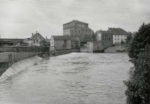 Großzschocher 18. Juli, Blick von Brücke auf Mühle, 1 Woche nach Höchststand, Hochwasser Juli 1954