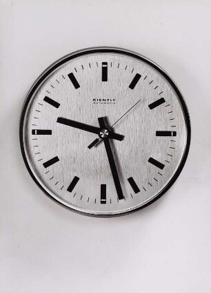 Kienzle Wanduhr "67 / 5173" mit Batteriewerk "Electronic 627 Baby" von Joachim Palmtag