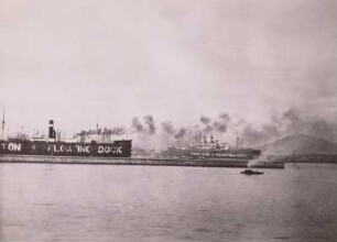 Bucht von Osaka, Kobe, Japan. Docks und Hellinge