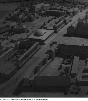 Weiterführung Aufbau Zentrum, diverse Modelle; Modell Rathaus; Modell Altmarkt, Prager Straße; Modell Pirnaischer Platz; Modell Fernsehturm
