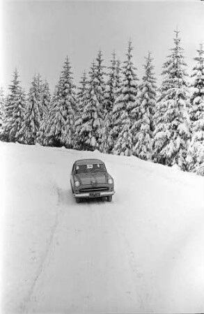 Unterstmatt: Ford auf der Schwarzwaldhochstraße; vom fahrenden Schneepflug aus