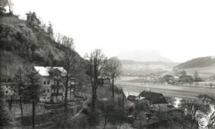 Rathen-Niederrathen. Pension Armida und gasthaus Rosengarten. Blick über die Mündung des Grünbaches (Amselgrund) und Oberrathen nach Südsüdost zum Lilienstein