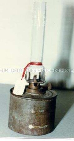 Petroleumlampe aus einer Konservendose