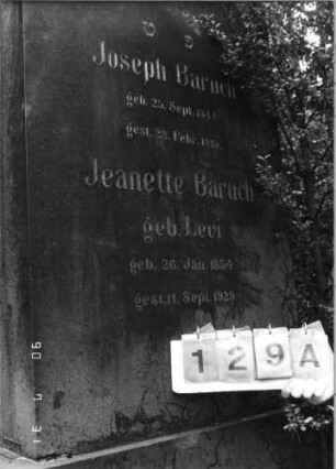 Grabstein 129 (Index: 99790487) Maße HxBxT: 156x76x27 cm Besonderheit: Doppelgrab für Eheleute: Grabstein 129A