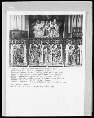 Altarschrein der Gertrudenbruderschaft — Heilige Gertrud im Mittelfeld des Schreins umgeben von der heiligen Sippe