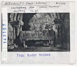 Airvault (Deux Sèvres): Kirche, Sarkophag der Hl. Fontaine (Anf. 12. Jhd.)