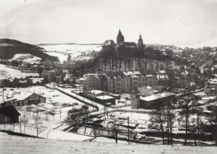 Ortsteilansicht mit Schloß und Georgenkirche. Blick über das Schwarzwasser