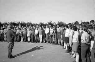Merdingen: Singende Schulkinder, Weinberg bei Merdingen