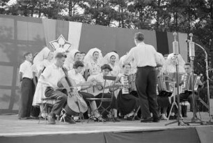 Kulturprogramm anlässlich des Hahnrupfens in Neuendorf : Kulturny program při łapanju kokota w Nowej Wsy : Neuendorf / Nowa Wjas