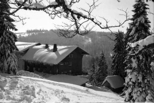 Feldberg: Hotel Jägermatt tief verschneit