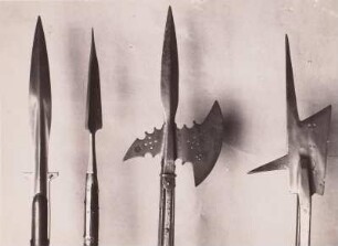 Stangenwaffen: Spieße und Hellebarden