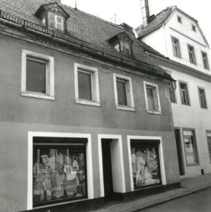 Oederan, Kleine Kirchgasse 2. Doppelwohnhaus mit Ladeneinbau. Straßenansicht (Teilansicht)