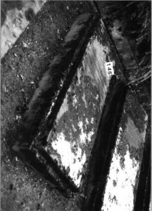 Grabstein 145 (Index: 100091144) Material: Granit Zustand: gut Maße HxBxT: 200x80x40 cm Beschreibung: Grabplatte auf erhöhter Grabeinfassung: Grabstein 145