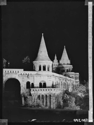 Budapest: Fischerbastei Donauseite (Nacht)